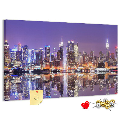 Tablero de corcho decorativo panorama nocturno de ciudad con reflejo en el agua