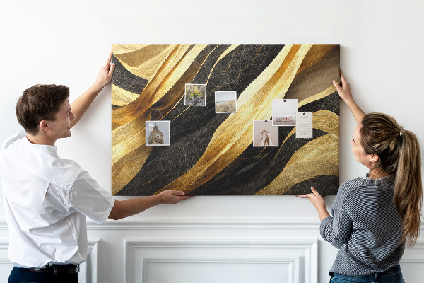Tablero de anuncios con diseño de ondas de tela doradas y negras