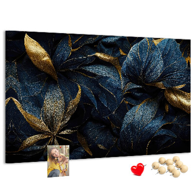 Tablero de corcho decorativo hojas doradas sobre un fondo azul oscuro