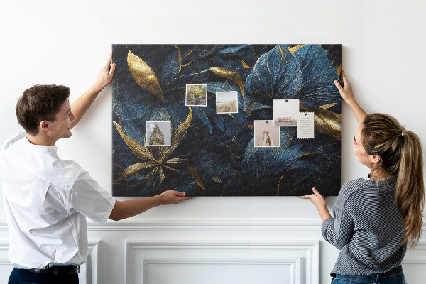 Tablero de corcho decorativo hojas doradas sobre un fondo azul oscuro