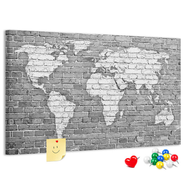 Tablero de anuncios mapa del mundo sobre pared de ladrillos