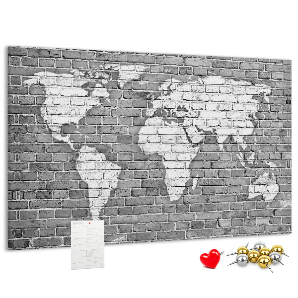 Tablero de anuncios mapa del mundo sobre pared de ladrillos