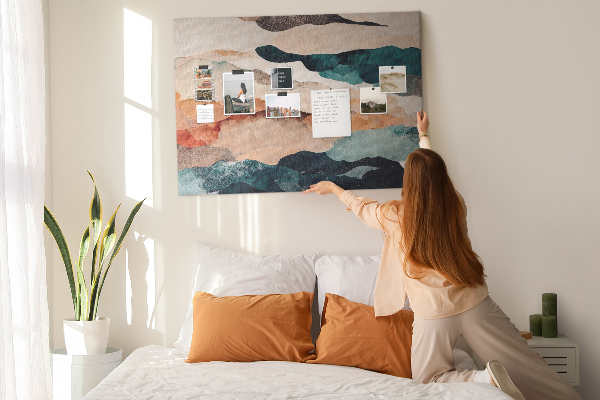 Tablero de anuncios nubes abstractas en colores apagados