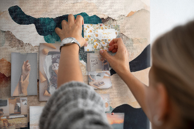 Tablero de corcho decorativo con diseño de nubes abstractas en colores apagados