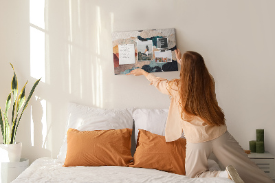 Tablero de corcho decorativo con diseño de nubes abstractas en colores apagados