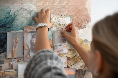 Pizarra de corcho con diseño de salpicaduras abstractas de formas onduladas y coloridas