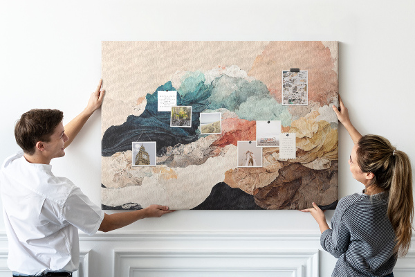 Pizarra de corcho con diseño de salpicaduras abstractas de formas onduladas y coloridas