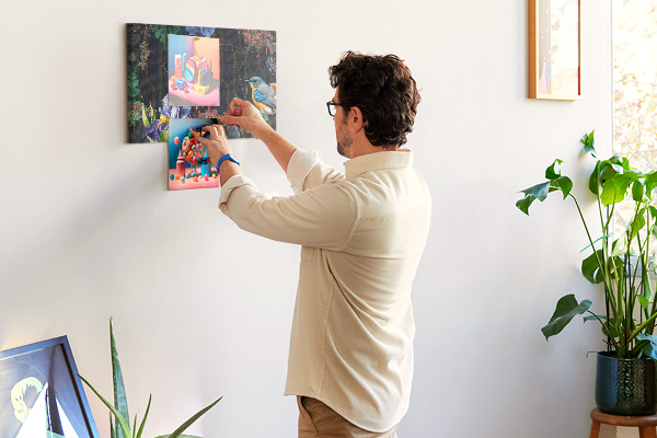 Tablero de anuncios con estampado floral de pájaro colorido
