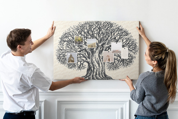 Tablero de corcho decorado Ramas de árbol entrelazadas en color negro.