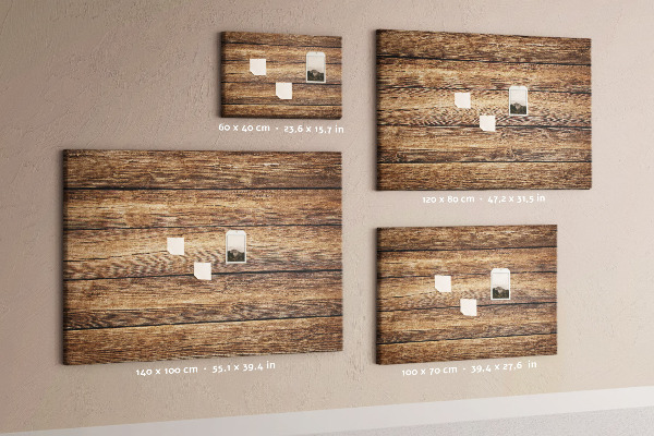Tablero de anuncios de madera natural en tonos cálidos