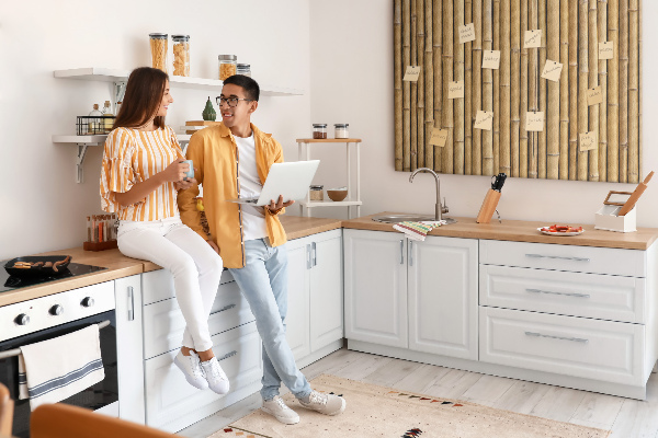 Tablero de anuncios con fondo de madera de bambú natural
