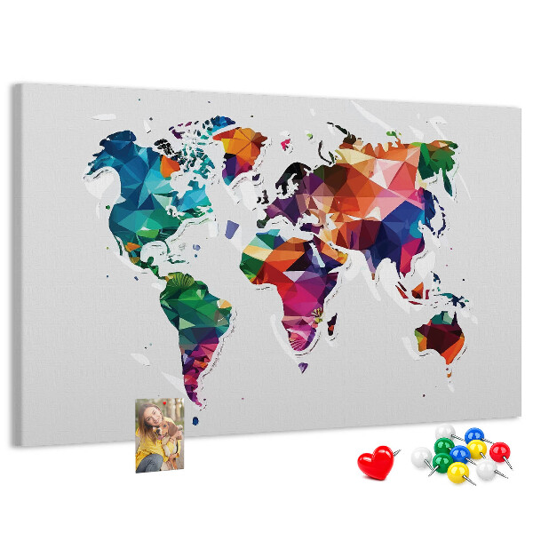 Tablero de corcho decorado mapamundi colorido con diseño geométrico