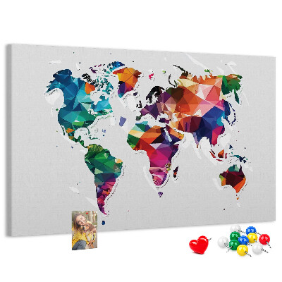 Tablero de corcho decorado mapamundi colorido con diseño geométrico