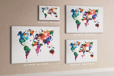 Tablero de corcho decorado mapamundi colorido con diseño geométrico