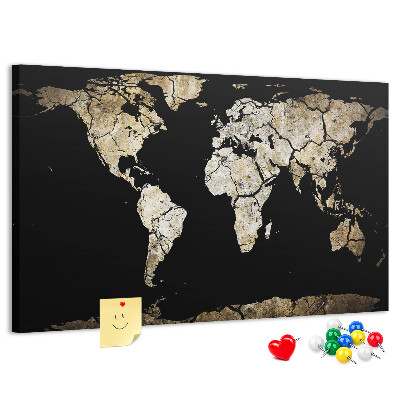 Tablero de anuncios mapamundi dañado sobre fondo negro