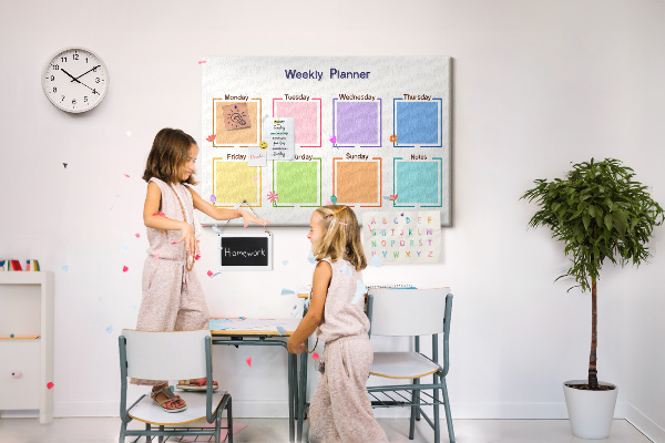 Pizarra de corcho calendario semanal con detalles florales