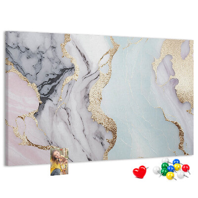 Tablero de corcho decorado con elegante diseño de mármol y detalles dorados