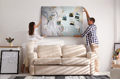 Tablero de corcho decorado con elegante diseño de mármol y detalles dorados