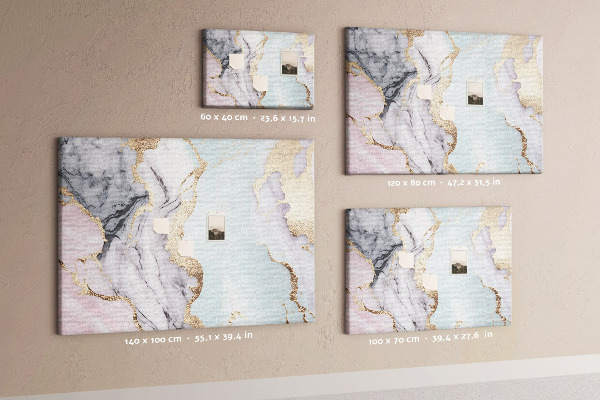Tablero de corcho decorado con elegante diseño de mármol y detalles dorados