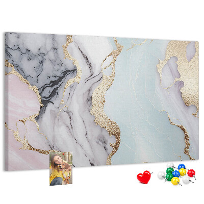 Tablero de corcho decorado con elegante diseño de mármol y detalles dorados
