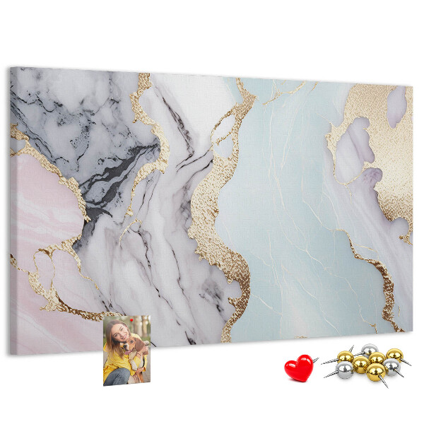 Tablero de corcho decorado con elegante diseño de mármol y detalles dorados