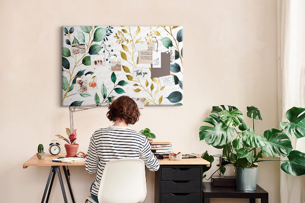 Tablero de corcho decorativo con diseño de hojas doradas sobre fondo claro