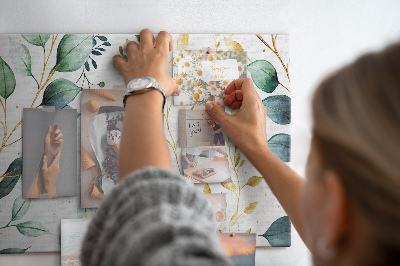 Tablero de corcho decorativo con diseño de hojas doradas sobre fondo claro