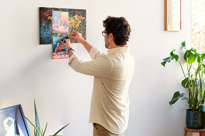 Tablero de corcho decorado mapa del mundo con diseño abstracto colorido