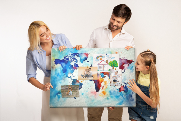 Tablero de anuncios mapa del mundo en acuarela a color