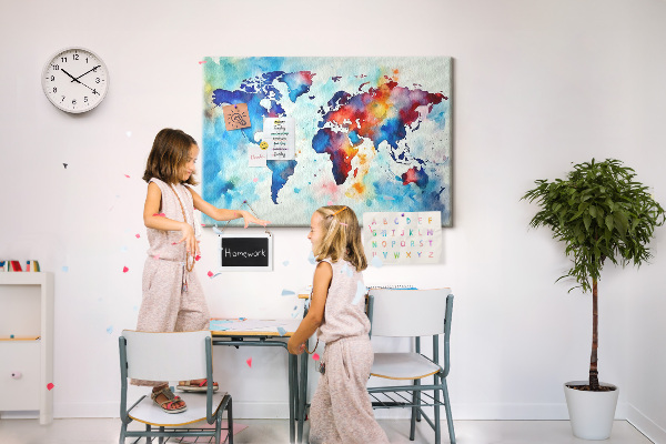Tablero de anuncios mapa del mundo en acuarela a color