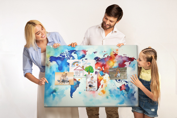 Tablero de anuncios mapa del mundo en acuarela a color