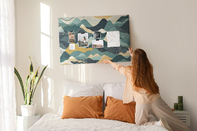 Tablero de corcho decorado con patrones abstractos de paisajes montañosos en colores