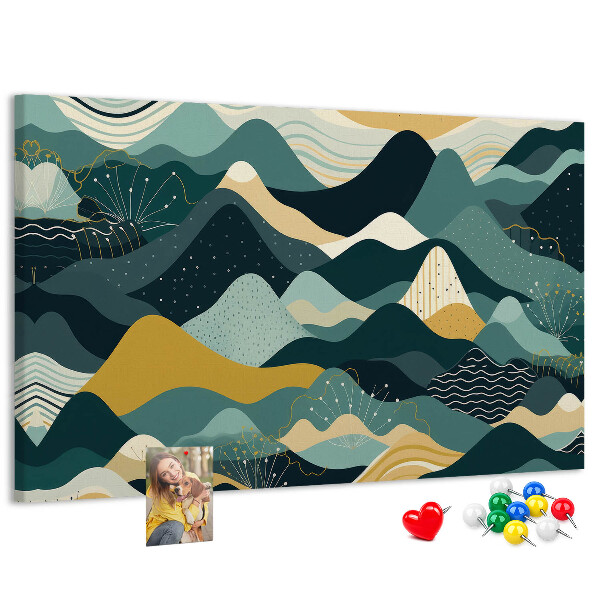 Tablero de corcho decorado con patrones abstractos de paisajes montañosos en colores