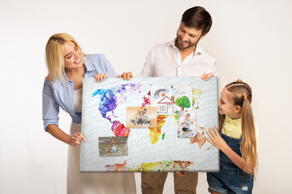 Tablero de anuncios mapa del mundo en acuarela a color