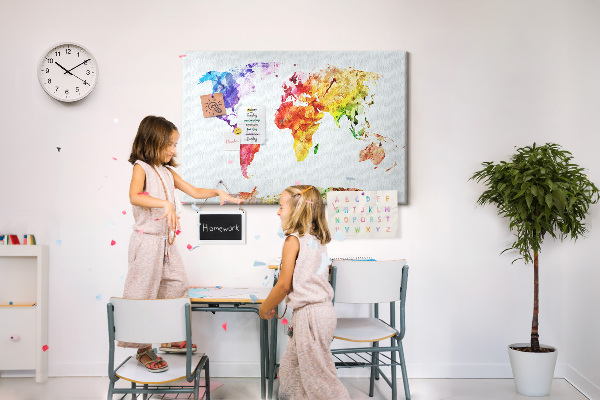Tablero de anuncios mapa del mundo en acuarela a color