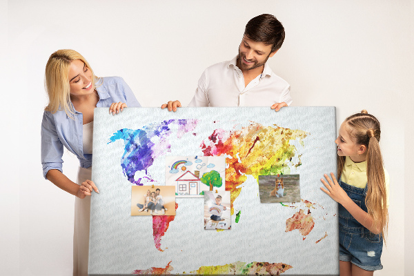 Tablero de anuncios mapa del mundo en acuarela a color