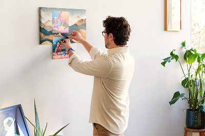 Tablero de corcho decorativo con diseño de paisaje montañoso en tonos apagados