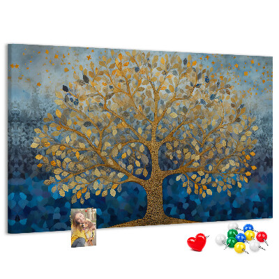 Tablero de anuncios hojas de oro sobre fondo de árbol azul