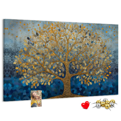 Tablero de anuncios hojas de oro sobre fondo de árbol azul