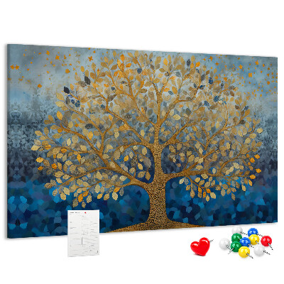 Tablero de anuncios hojas de oro sobre fondo de árbol azul