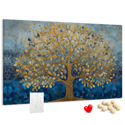 Tablero de anuncios hojas de oro sobre fondo de árbol azul