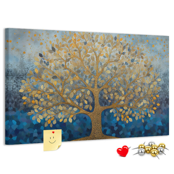 Tablero de anuncios hojas de oro sobre fondo de árbol azul