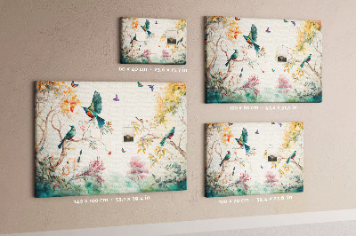Pizarra de corcho con diseño de pájaros coloridos en un paisaje primaveral