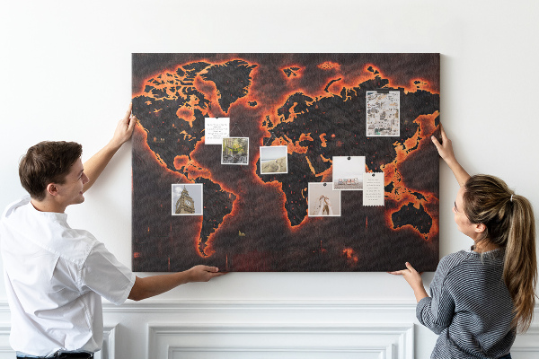 Pizarra de corcho con diseño de mapa del mundo en tonos oscuros