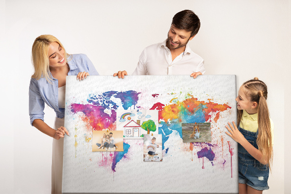 Tablero de anuncios mapa del mundo en acuarela a color