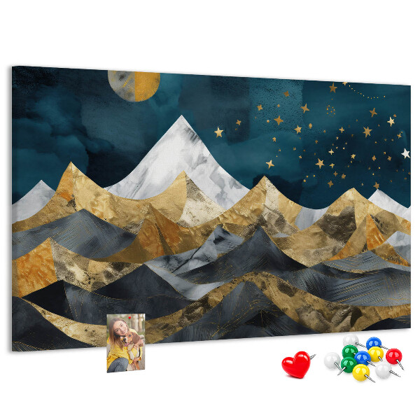Tablero de corcho decorado diseño de montañas doradas bajo el cielo nocturno