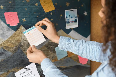 Tablero de corcho decorado diseño de montañas doradas bajo el cielo nocturno