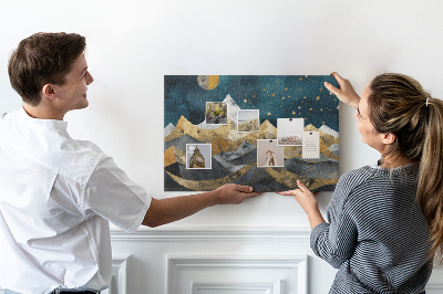 Tablero de corcho decorado diseño de montañas doradas bajo el cielo nocturno