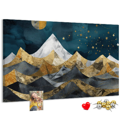 Tablero de corcho decorado diseño de montañas doradas bajo el cielo nocturno