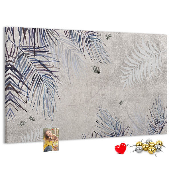 Tablero de anuncios hojas delicadas sobre fondo gris